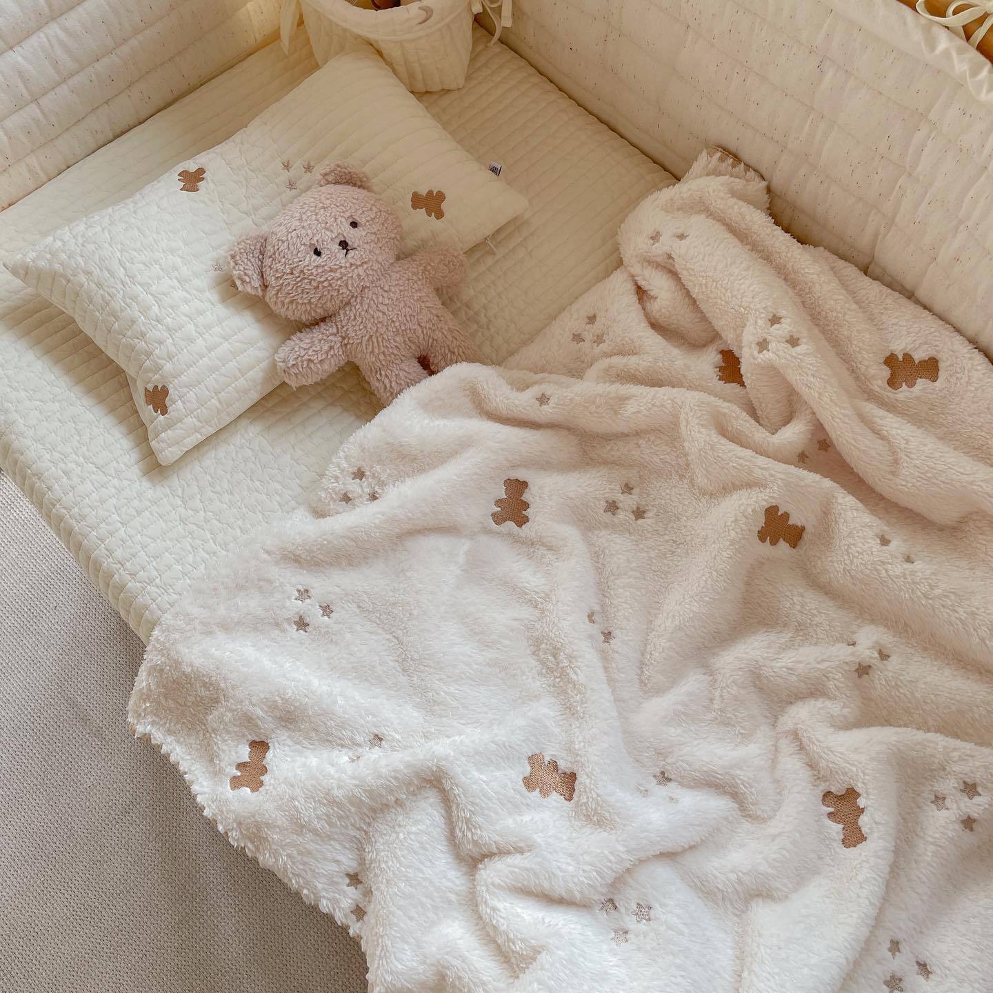 Flannel swaddle blanket for newborns and toddlers