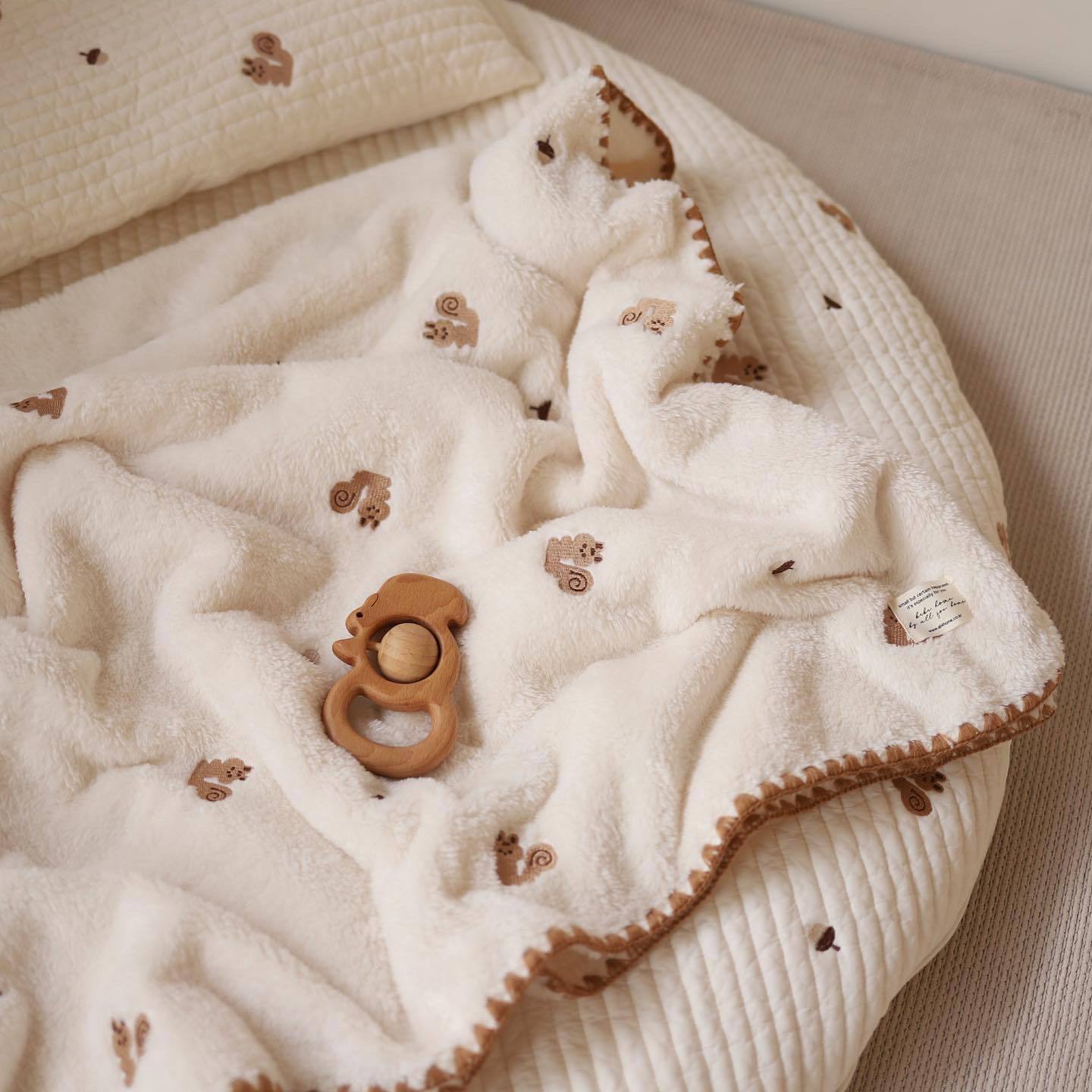 Luxora Lane soft flannel baby blanket, leaf and flower print